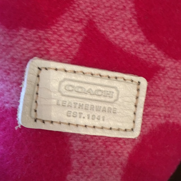 NWT Coach Fuschia Fringe Scarf - Picture 2 of 6